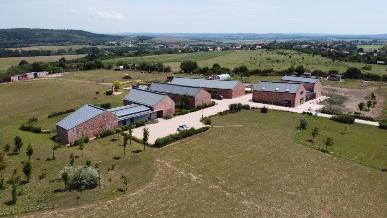 Oeregtoelgy Apartman Szár المظهر الخارجي الصورة